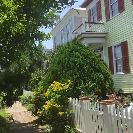 Studio Apartment At Historical House Galveston Exterior foto